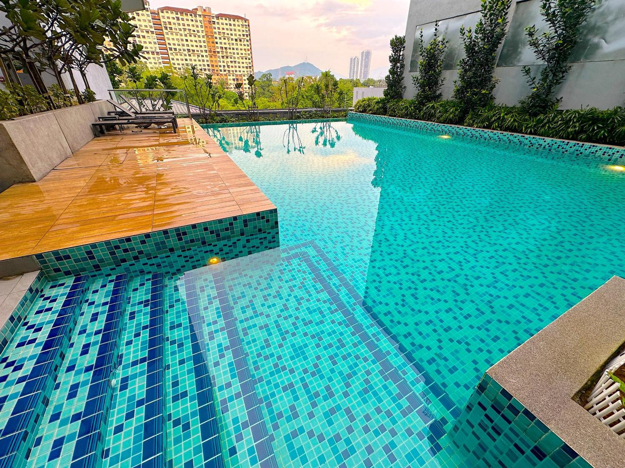 Neu Suites Junior Suite By Serenity Homes Next To Gleneagles & Lrt — Photos 1